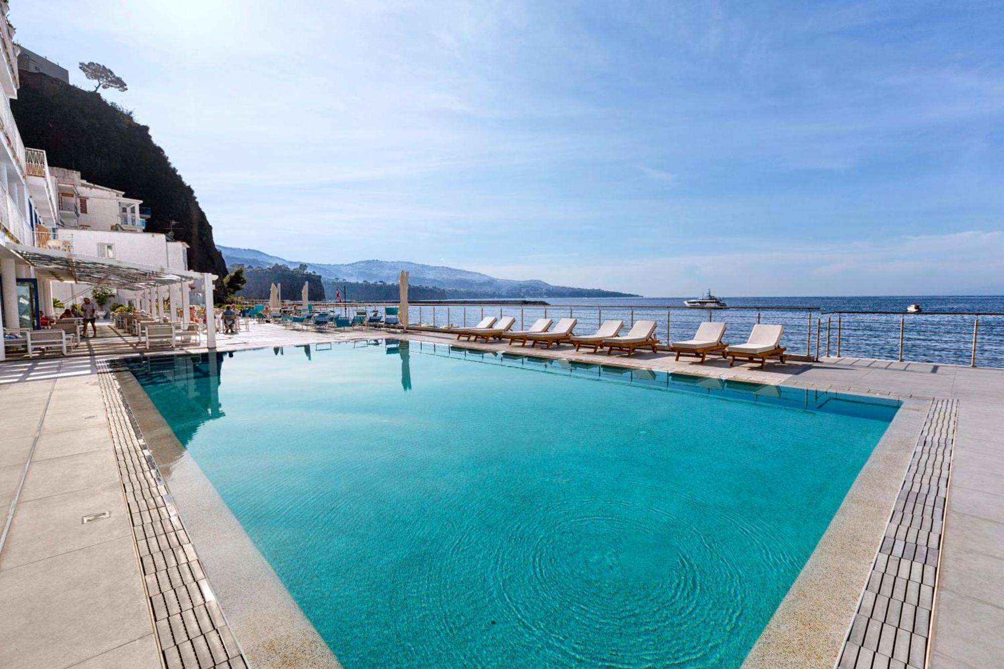 Alimuri Bay Resort Meta Bagian luar foto